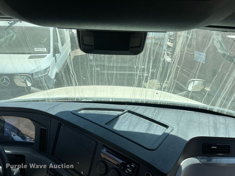 image for item YA0643 2021 Freightliner Cascadia semi truck