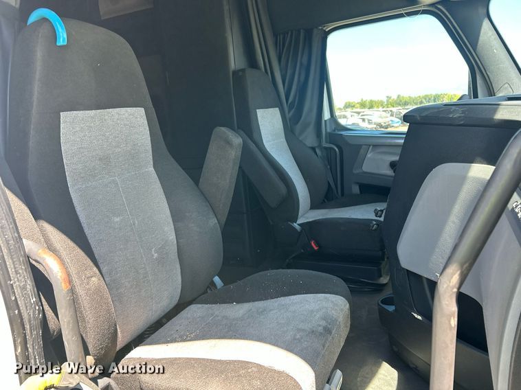 image for item YA0643 2021 Freightliner Cascadia semi truck