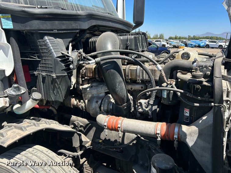 image for item YA0643 2021 Freightliner Cascadia semi truck