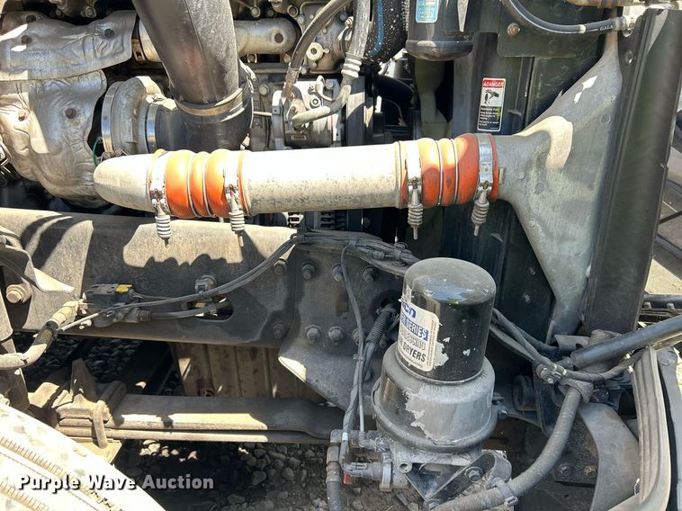 image for item YA0643 2021 Freightliner Cascadia semi truck