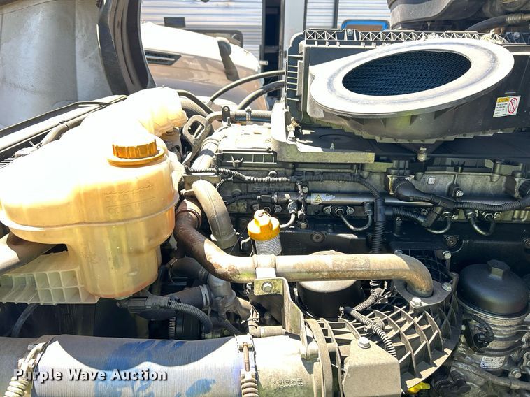 image for item YA0643 2021 Freightliner Cascadia semi truck