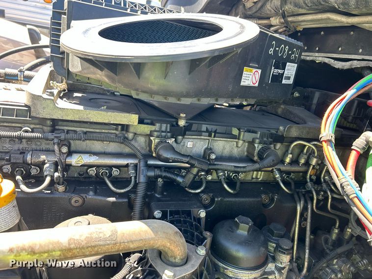 image for item YA0643 2021 Freightliner Cascadia semi truck