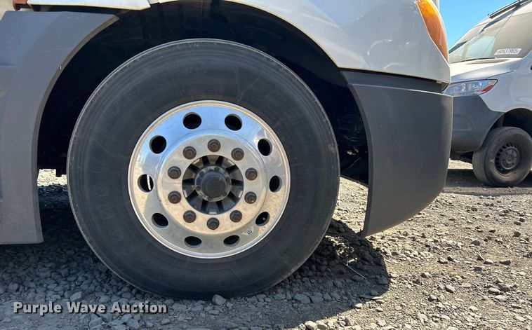 image for item YA0643 2021 Freightliner Cascadia semi truck