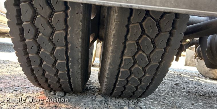 image for item YA0643 2021 Freightliner Cascadia semi truck