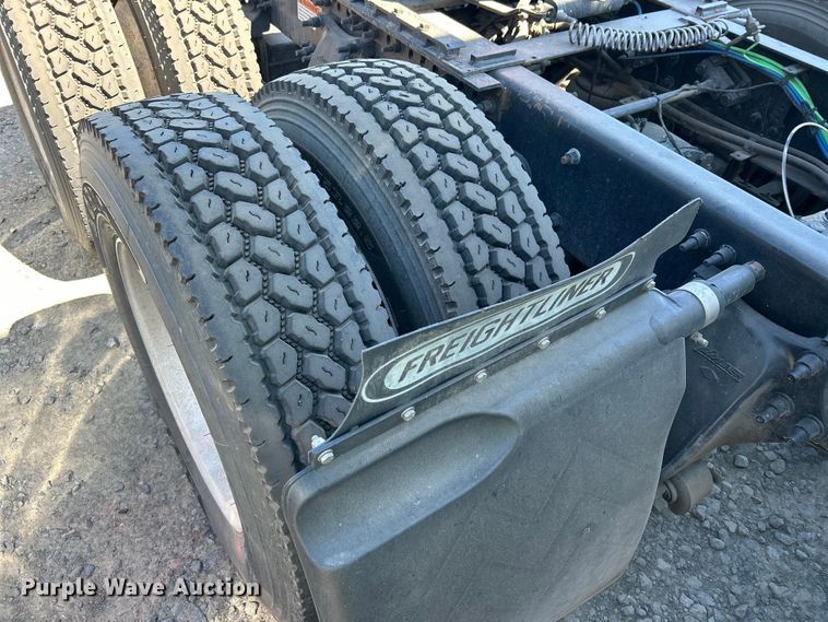 image for item YA0643 2021 Freightliner Cascadia semi truck