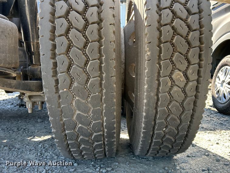 image for item YA0643 2021 Freightliner Cascadia semi truck