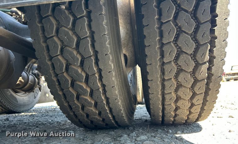 image for item YA0643 2021 Freightliner Cascadia semi truck