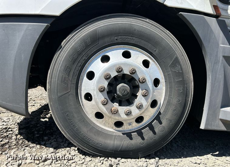 image for item YA0643 2021 Freightliner Cascadia semi truck