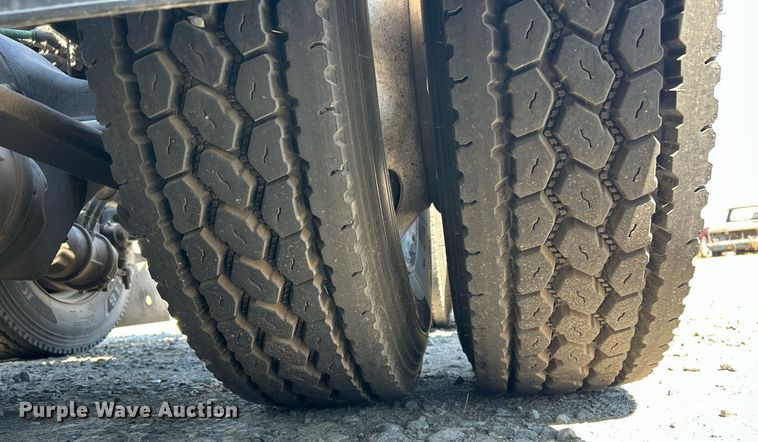 image for item YA0643 2021 Freightliner Cascadia semi truck