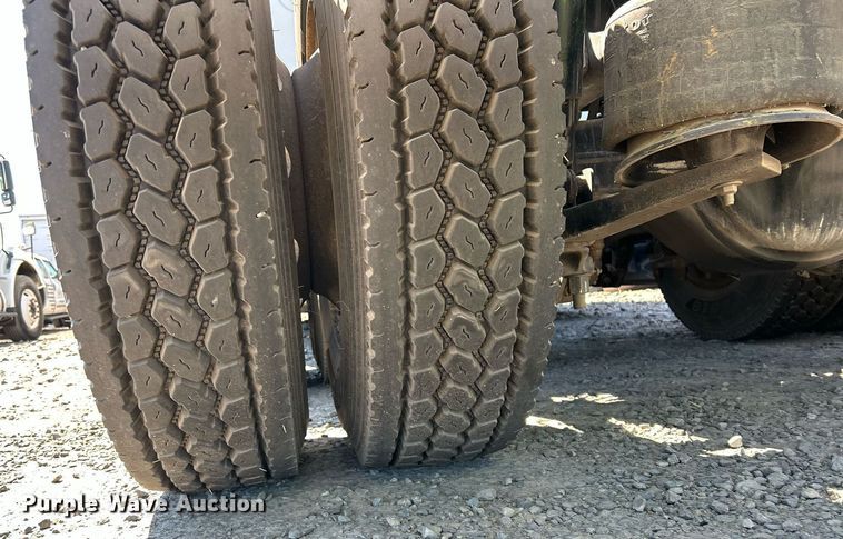 image for item YA0643 2021 Freightliner Cascadia semi truck