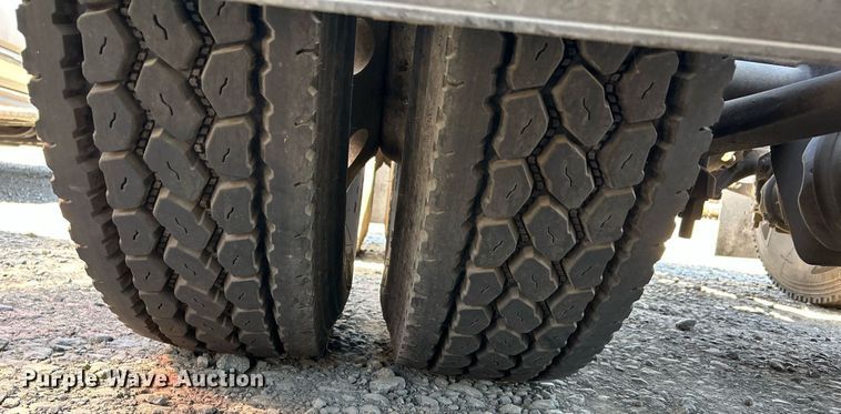 image for item YA0643 2021 Freightliner Cascadia semi truck