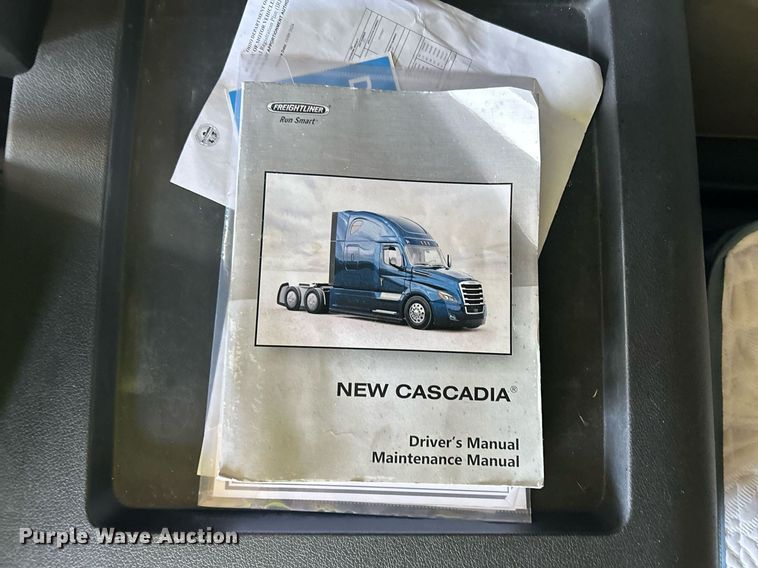 image for item YA0643 2021 Freightliner Cascadia semi truck