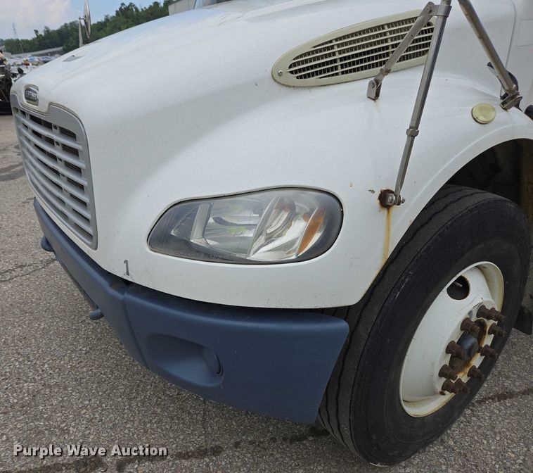 image for item YA0647 2011 Freightliner Business Class M2 box truck