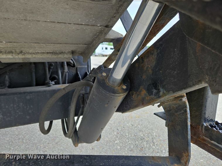 image for item YA0647 2011 Freightliner Business Class M2 box truck