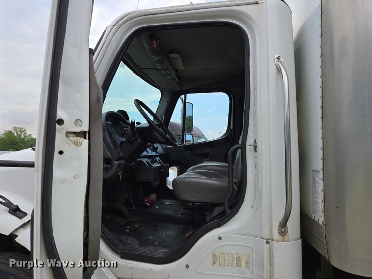 image for item YA0647 2011 Freightliner Business Class M2 box truck