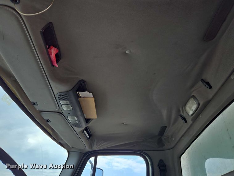 image for item YA0647 2011 Freightliner Business Class M2 box truck