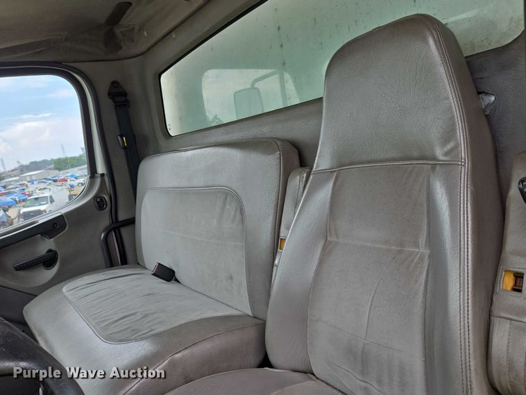 image for item YA0647 2011 Freightliner Business Class M2 box truck