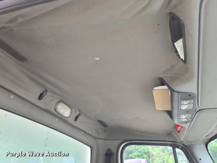 image for item YA0647 2011 Freightliner Business Class M2 box truck