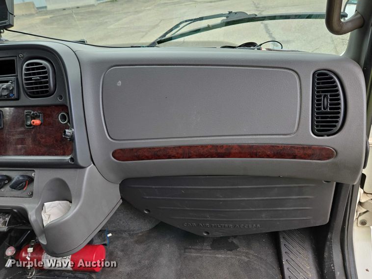 image for item YA0647 2011 Freightliner Business Class M2 box truck