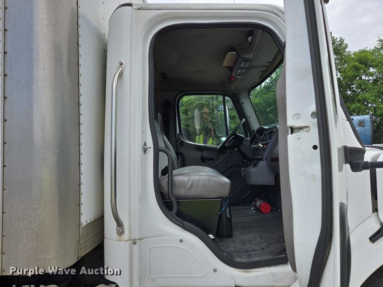 image for item YA0647 2011 Freightliner Business Class M2 box truck