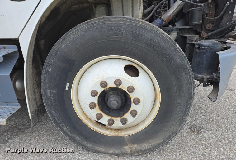 image for item YA0647 2011 Freightliner Business Class M2 box truck