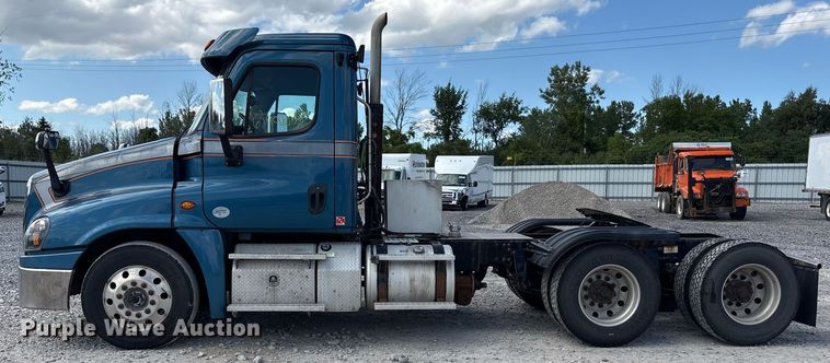 image for item YA0657 2019 Freightliner Cascadia semi truck