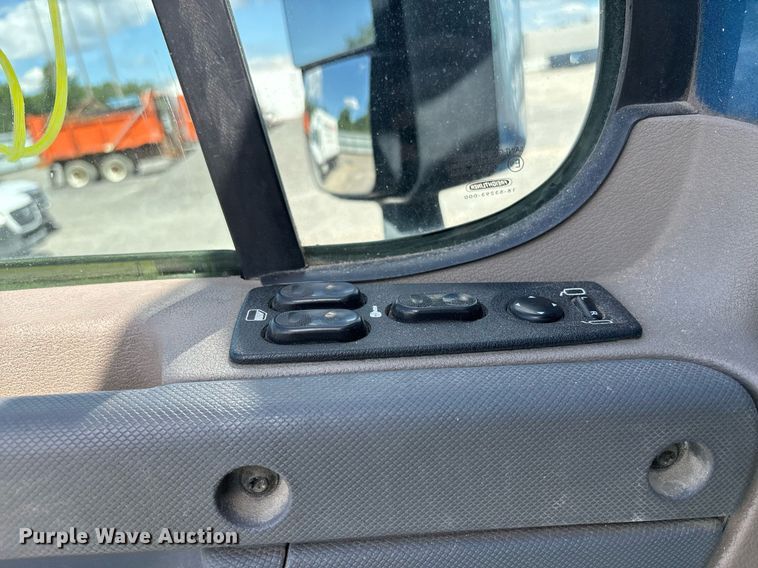 image for item YA0657 2019 Freightliner Cascadia semi truck