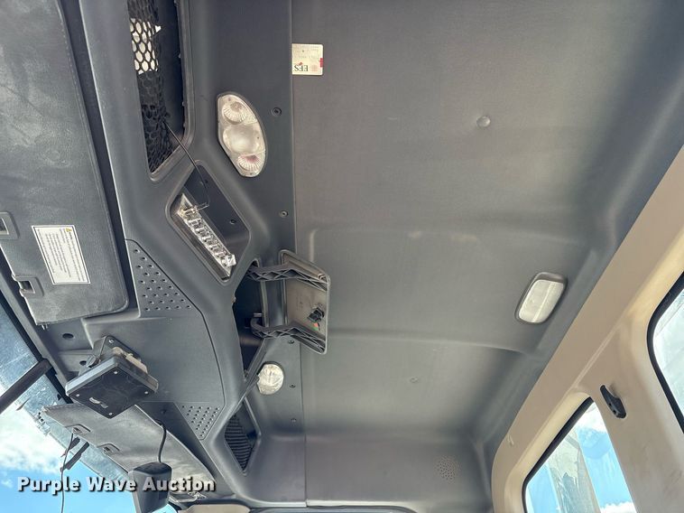 image for item YA0657 2019 Freightliner Cascadia semi truck