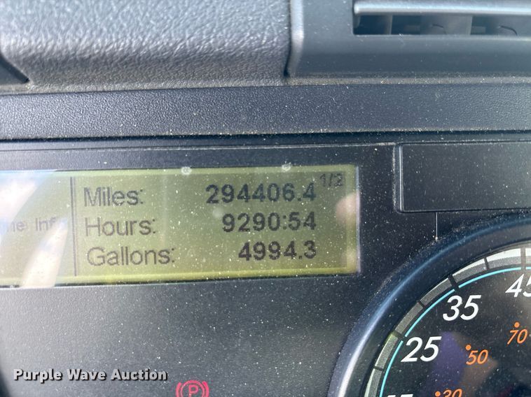 image for item YA0657 2019 Freightliner Cascadia semi truck