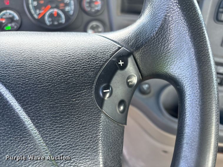 image for item YA0657 2019 Freightliner Cascadia semi truck