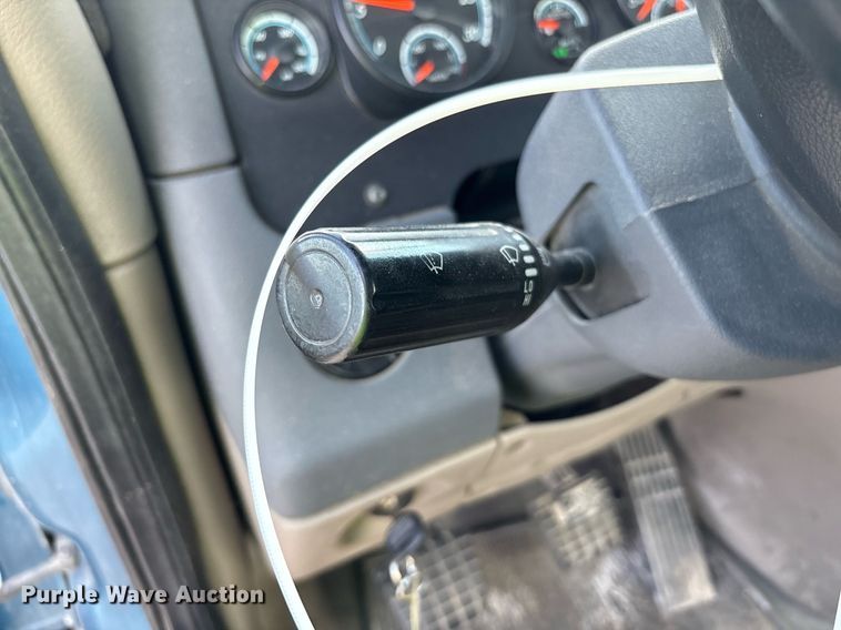 image for item YA0657 2019 Freightliner Cascadia semi truck