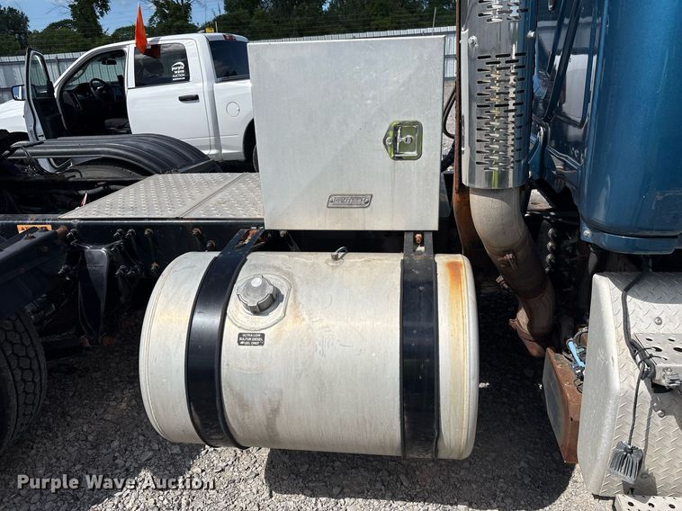 image for item YA0657 2019 Freightliner Cascadia semi truck