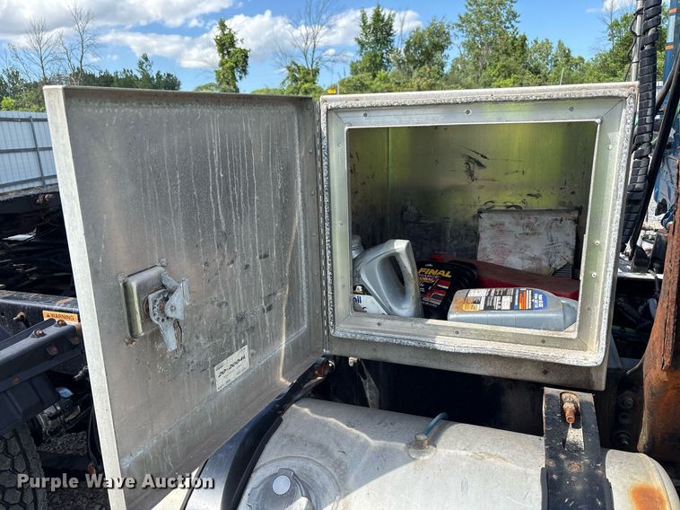 image for item YA0657 2019 Freightliner Cascadia semi truck