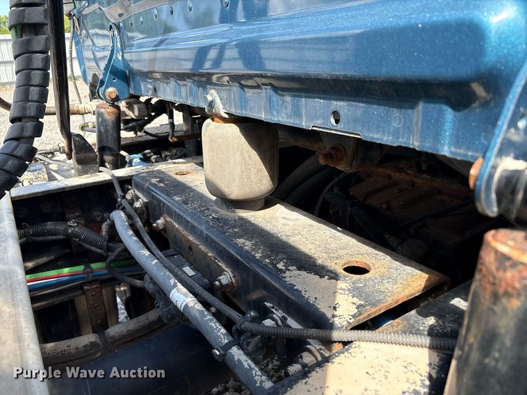 image for item YA0657 2019 Freightliner Cascadia semi truck