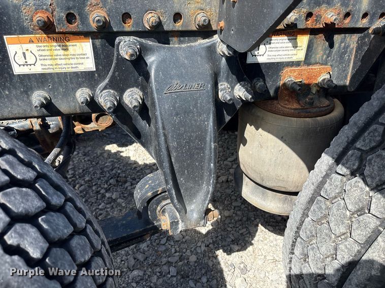 image for item YA0657 2019 Freightliner Cascadia semi truck