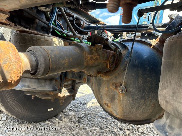 image for item YA0657 2019 Freightliner Cascadia semi truck