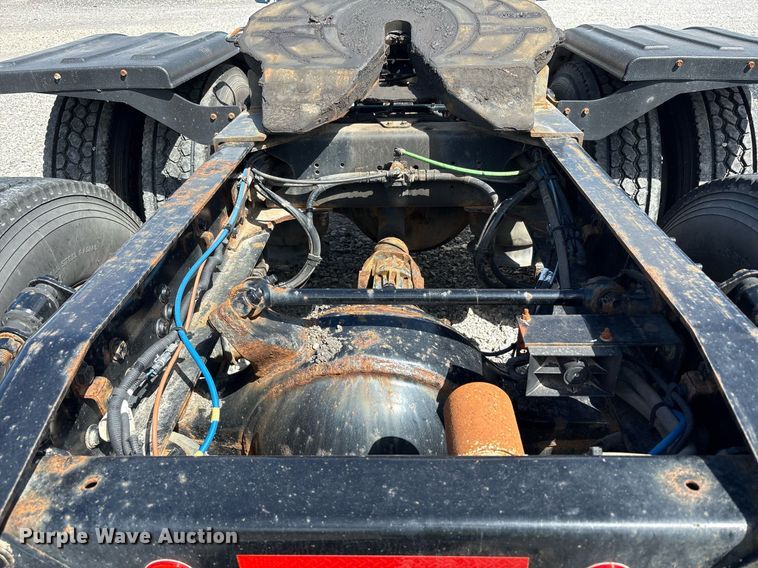 image for item YA0657 2019 Freightliner Cascadia semi truck