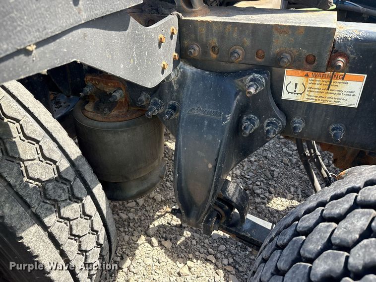 image for item YA0657 2019 Freightliner Cascadia semi truck