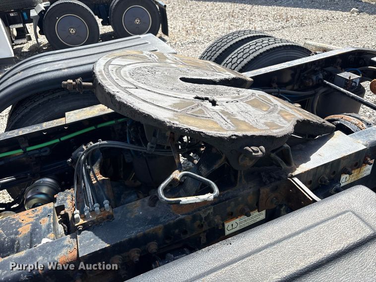 image for item YA0657 2019 Freightliner Cascadia semi truck