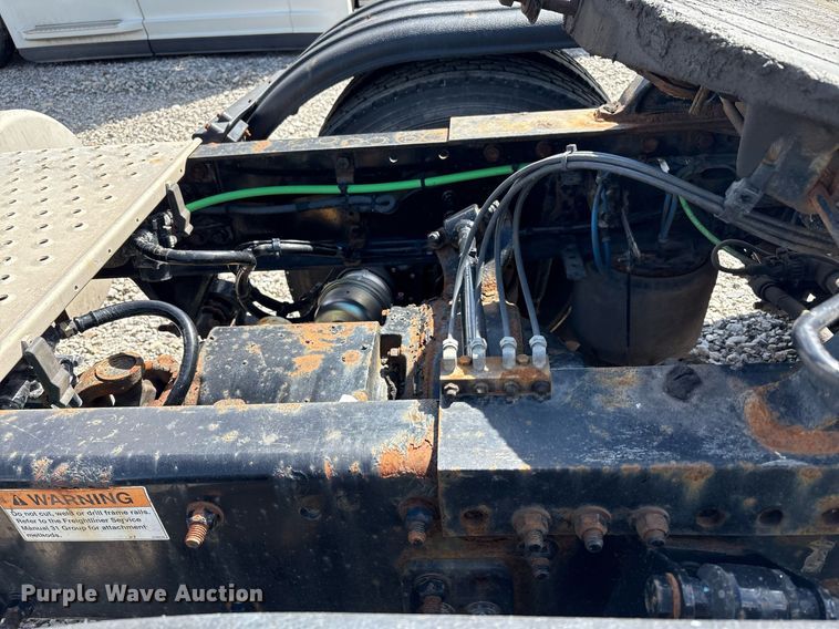 image for item YA0657 2019 Freightliner Cascadia semi truck