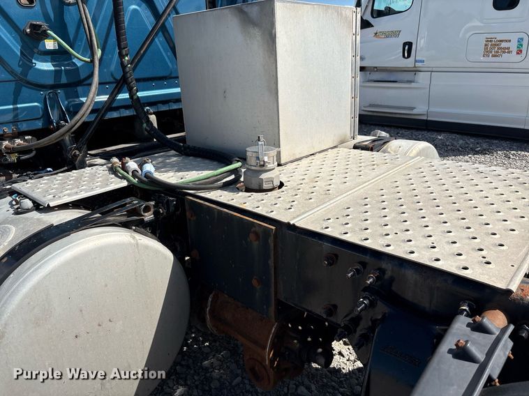 image for item YA0657 2019 Freightliner Cascadia semi truck