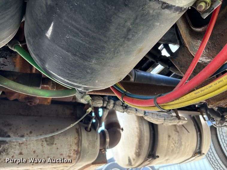 image for item YA0657 2019 Freightliner Cascadia semi truck