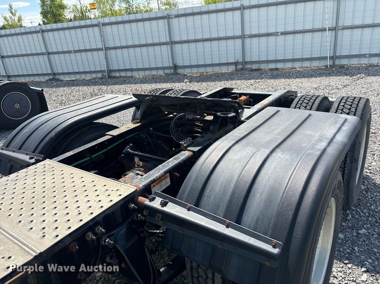 image for item YA0657 2019 Freightliner Cascadia semi truck