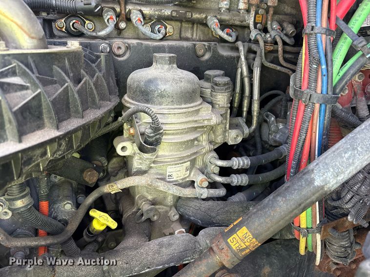 image for item YA0657 2019 Freightliner Cascadia semi truck