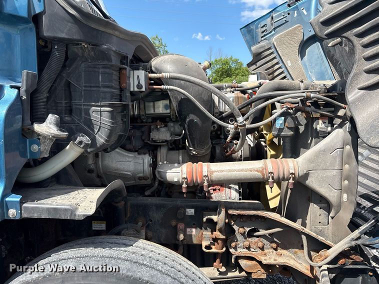 image for item YA0657 2019 Freightliner Cascadia semi truck