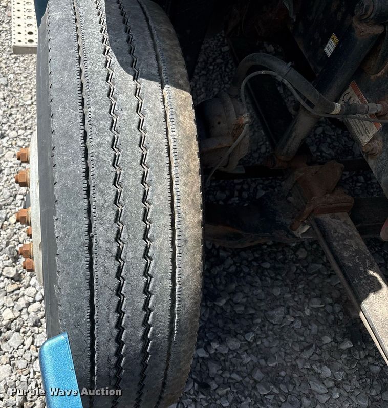 image for item YA0657 2019 Freightliner Cascadia semi truck