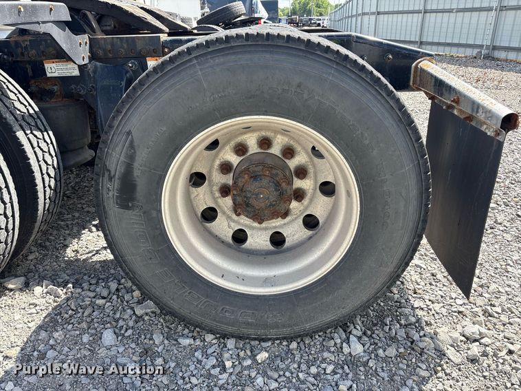 image for item YA0657 2019 Freightliner Cascadia semi truck