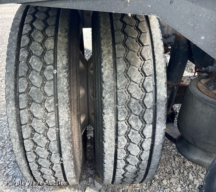 image for item YA0657 2019 Freightliner Cascadia semi truck