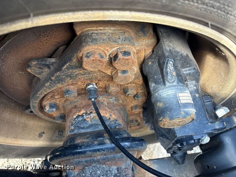 image for item YA0657 2019 Freightliner Cascadia semi truck