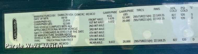 image for item YA0657 2019 Freightliner Cascadia semi truck